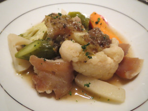 豚の鼻・耳・足の温かい温かいラヴィゴットソースと共に