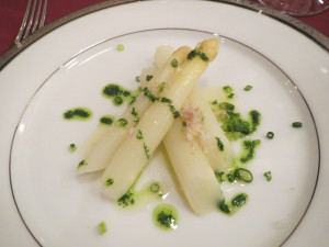 海老の入ったホタテのムースキャベツ包み蒸し