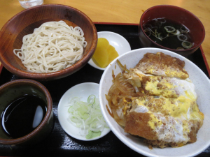 「三朝庵」のカツ丼