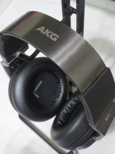 AKG545