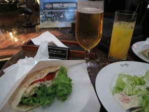 プレモルとピタサンド